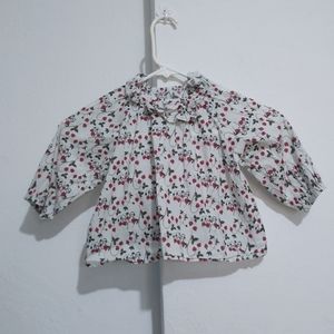 Tres cher strawberry print top
Size 2Y